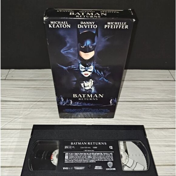 Batman Returns VHS 1992 Warner Bros Michael Keaton Tim Burton Superhero Action - Picture 7 of 7
